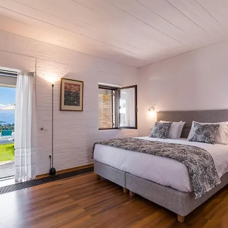 Ionica كونتوكالي