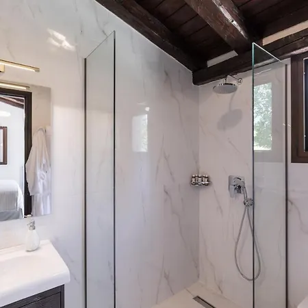 Ionica فيلة كونتوكالي